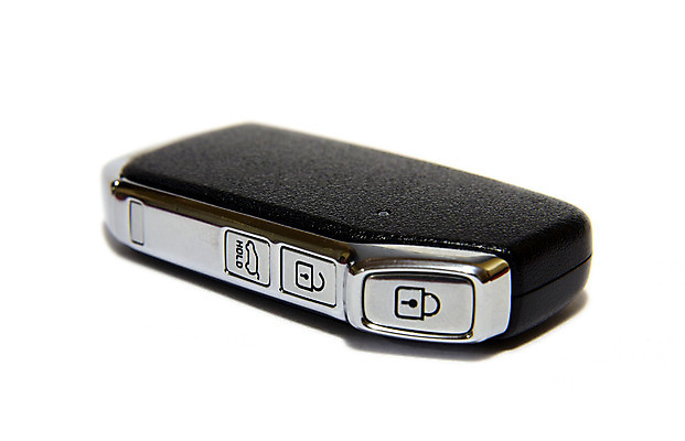 포토 JPG 해외이미지 자동차 열쇠 부츠 안전 사람없음 문 힘 공구 오픈 닫기 연결 플라스틱 입장 무선전화기 오브젝트 시작 회전 잠금 보안 전자 공포 언론 팔 멀리 경보 고립 베터리 제어 해외202008 해외포토 육상교통 신발 모션 재질 신체부위 도구 전화기 파일형식