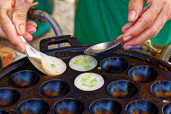 포토 JPG 해외이미지 전통 접시 아시아 음식 다이어트 태국 디저트 거리 건강 사탕 요리 동양인 사람없음 케이크 식당 식사 빵집 우유 튀김 흰색 신선 뜨거움 시장 달콤 맛 설탕 먹기 준비 밀가루 지역 코코넛 푸딩 길거리음식 페스츄리 핸드메이드 맛있는 해외202008 해외포토 식기 나라 빵 컬러 컨셉 과일 모션 유제품 인종 상점 가루 파일형식