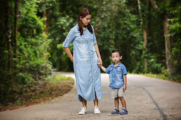 포토 JPG 해외이미지 라이프스타일 딸 행복 어린이 여행 2 가족 자연 놀이 엄마 휴가 휴식 함께함 사랑 미소 사람 야외 두명 여름 부모 태양 일출 맑음 일몰 기쁨 꿈 자유 아기 순간 해외202008 해외포토 자연요소 계절 감정 컨셉 관계 날씨 표정 생활 노을 생태계 파일형식