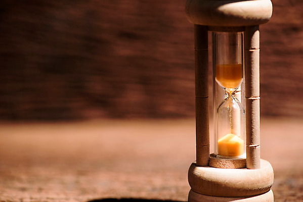 포토 JPG 해외이미지 모래 시계 백그라운드 컨셉 비즈니스 유리 탁자 미래 선물 사람없음 목재 갈색 우주 검은색 흐름 수확 골동품 기구 시간 계산 역사 연도 손목시계 모래시계 측정 속도 통로 복고 과거 느림 통과 타이머 기간 마감 분 순간 옛날 한계 해외202008 해외포토 나무 컬러 가구 농업 재료 장신구 재질 파일형식