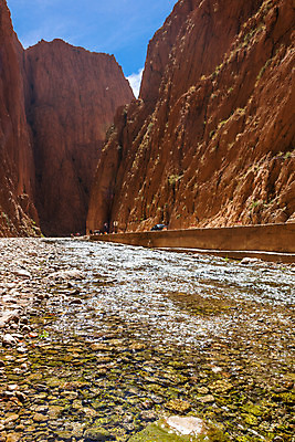 포토 JPG 해외이미지 도로 길 여행 백그라운드 곡선 교통시설 아프리카 자연 산 풍경 사람없음 야외 강 골짜기 계곡 사막 모로코 통과 굴곡 방법 지도책 해외202008 해외포토 나라 선 교통 책 시설 생태계 파일형식