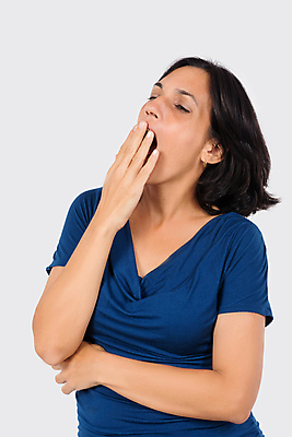 포토 JPG 해외이미지 손 여자 얼굴 백그라운드 비즈니스 아침 노동자 피곤 한명 사람 성인 사무실 에너지 표현 잠 업무 비즈니스우먼 입 지루함 하품 고립 해외202008 해외포토 주간 직업 1 감정 컨셉 신체부위 작업 직장인 생리현상 파일형식