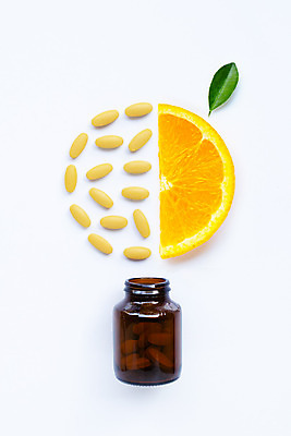 포토 JPG 해외이미지 조각 잎 오렌지 사람없음 알약 신선 플랫 달콤 약병 비타민C 해외202008 해외포토 식물 과일 약 맛 비타민 병_담는 파일형식