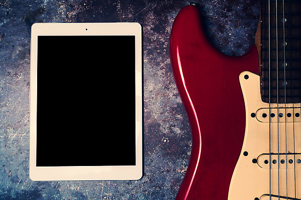 포토 JPG 해외이미지 라이프스타일 줄 음악 백그라운드 컨셉 인터넷 놀이 취미 사람없음 빨간색 학습 컴퓨터 알약 디지털 스크린 소리 공연 장비 기구 기타 네트워크 연결 휴대용 무선전화기 스마트 연습 오브젝트 전자 쇼 오디오 방송 기타리스트 패드 뮤지컬 팝 플레이어 스타일 해외202008 해외포토 교육 컬러 현악기 문화예술 이벤트 생활 전자제품 약 연주자 전화기 파일형식