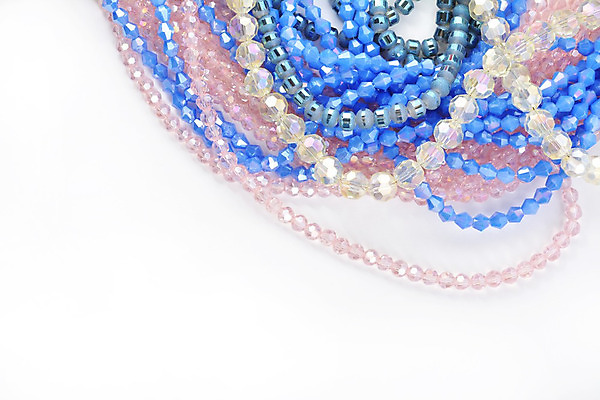 포토 JPG 해외이미지 디자인 분홍색 백그라운드 목걸이 장신구 유리 추상 불꽃 미술 취미 사람없음 장식 파란색 빛 세트 유행 바위 화려 고급 우아함 닫기 크리스탈 보석 자르기 천 구슬 질감 다이아몬드 자수 보물 고립 멀티 핸드메이드 많음 해외202008 해외포토 컬러 컨셉 무늬 모션 재질 불 문화예술 돌_바위 직물 광석 파일형식