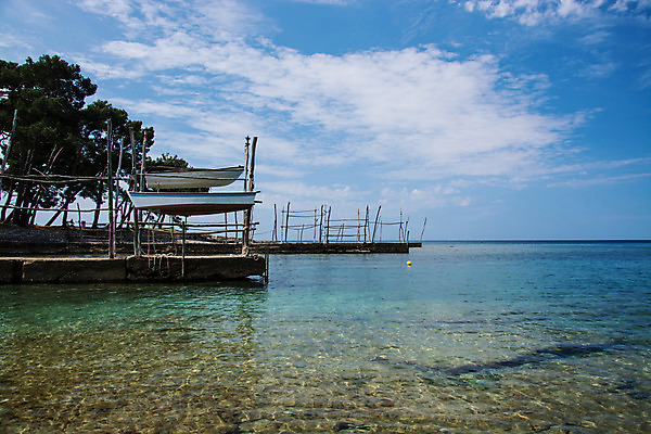 포토 JPG 해외이미지 자연 매달리기 풍경 사람없음 물 봄 보트 5월 지중해 크로아티아 해외202008 해외포토 자연요소 계절 유럽 바다 배_교통 모션 날짜 생태계 파일형식