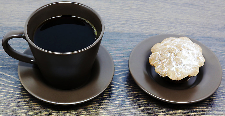 포토 JPG 해외이미지 접시 커피 음료 음식 데이트 아침 디저트 사람없음 컵 갈색 쿠키 케이크 식당 검은색 카페 머그컵 흰색 뜨거움 도자기 액체 차 아침식사 컵받침 오브젝트 약속 브런치 머핀 베이글 카푸치노 카페테리아 에스프레소 팬케이크 점심식사 고립 카페인 해외202008 해외포토 주간 식기 빵 컬러 상점 식사 받침대 파일형식