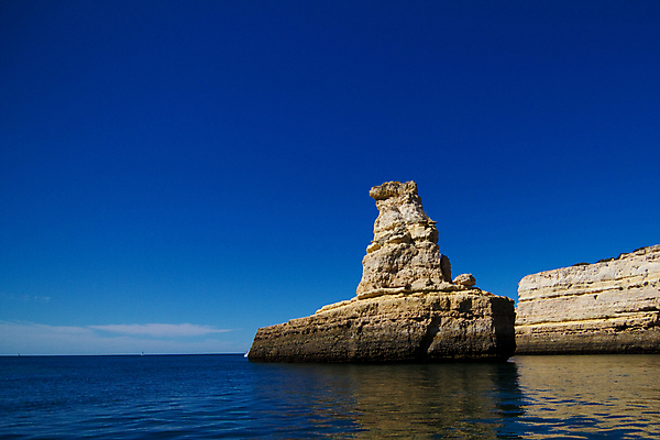 포토 JPG 해외이미지 유럽 종교 호수 물결 바다 여행 건축양식 하늘 휴가 그림자 사람없음 건물 초록색 물 파란색 태양 성당 교회 맑음 수영 도시 보트 포르투갈 도로표지판 엽서 전차 수도원 리스본 옛날 해외202008 해외포토 자연요소 건축물 건축 나라 도로 육상교통 컬러 배_교통 종교건축 날씨 대중교통 수상스포츠 표지판 편지 파일형식