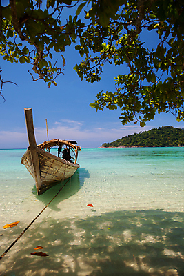 포토 JPG 해외이미지 아시아 모래 파도 바다 섬 여행 교통시설 태국 자연 하늘 휴가 주택 동양인 풍경 사람없음 야외 가로 초록색 물 여름 파란색 컬러풀 항구 맑음 만 보트 속도 활 휴양지 다이빙 타운 파라다이스 수평선 해외202008 해외포토 자연요소 계절 나라 컬러 교통 배_교통 날씨 인종 건물 수영 장소 도시 시설 생태계 수중스포츠 파일형식