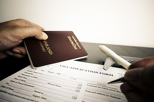 포토 JPG 해외이미지 종이 여행 백그라운드 컨셉 비즈니스 휴가 사람없음 펜 여행객 정보 흰색 비즈니스맨 어플리케이션 서식 문서 보안 여권 법 온라인 요청 이민 세관 해외202008 채우기 해외포토 남자 컬러 이동 모션 안전 사람 필기구 직장인 파일형식 관세청