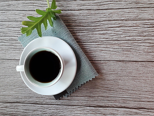 포토 JPG 해외이미지 음료 음식 백그라운드 탁자 아침 휴식 사람없음 목재 컵 갈색 검은색 어둠 카페 머그컵 흰색 뜨거움 아침식사 정상 질감 아로마 에스프레소 블랙커피 카페인 해외202008 해외포토 주간 나무 식기 커피 컬러 가구 컨셉 재료 상점 식사 파일형식