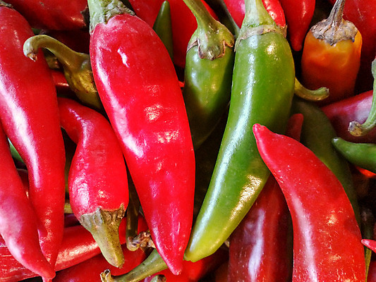 포토 JPG 해외이미지 음식 백그라운드 채소 재료 고추 파프리카 건강 사람없음 빨간색 초록색 주방 신선 뜨거움 양념 먹기 향신료 유기농 매움 날카로움 후추 비타민 숙성 해외202008 해외포토 웰빙 컬러 모션 맛 영양소 향미료 파일형식