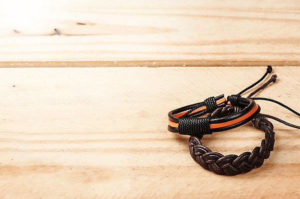 포토 JPG 해외이미지 팔찌 사람없음 가죽 오브젝트 해외202008 해외포토 장신구 파일형식