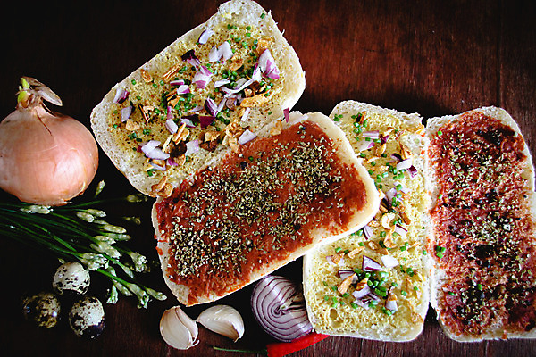 포토 JPG 해외이미지 라이프스타일 빵 채소 요리 사람없음 시골 굽기 성분 정물화 채식주의자 핸드메이드 맛있는 나무배경 해외202008 해외포토 음식 백그라운드 생활 구이 그림 채식 파일형식