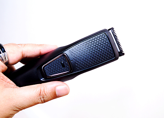 포토 JPG 해외이미지 모델 직업 헤어스타일 손 디자인 남자 백그라운드 비즈니스 장신구 수염 사람없음 유행 상점 검은색 기계 장비 흰색 공구 칼날 미용사 이발 자르기 콧수염 오브젝트 전자 손질 면도기 고립 돌봄 이발사 커터 스타일 해외202008 해외포토 컬러 모션 사람 신체부위 위생용품 도구 파일형식