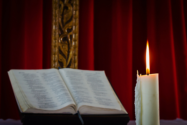 포토 JPG 해외이미지 교육 기독교 종교 백그라운드 크리스마스 촛불 텍스트 탁자 불 휴가 부활절 사람없음 목재 책 빛 스터디 독서 노란색 교회 믿음 검은색 성경 어둠 수확 골동품 기도 오픈 예수 영혼 야간 심볼 읽기 질감 장면 페이지 신성 연소 광 신앙심 옛날 왁스 해외202008 해외포토 자연요소 나무 기념일 감정 컬러 가구 농업 재료 초 종교용품 종교건축 모션 건물 학습 신_종교 파일형식