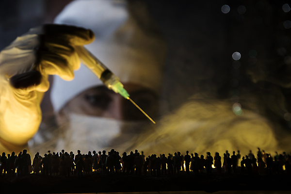 포토 JPG 해외이미지 백그라운드 컨셉 병원 주사기 들기 안전 성인 아웃포커스 약 의사 군중 백신 성인여자한명만 코로나바이러스 해외202008 델타변이바이러스 해외포토 의학 의료기기 모션 촬영기법 사람 의료진 바이러스 여자한명만 성인여자만 파일형식