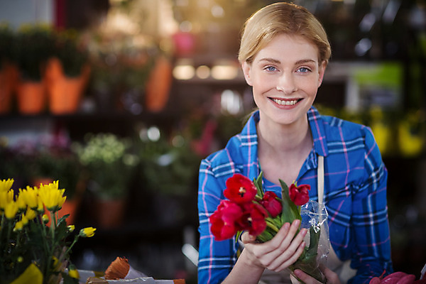 포토 JPG 해외이미지 백인 여자 꽃 실내 한명 서기 20대 성인 꽃집 성인여자한명만 해외202008 해외포토 서양인 식물 1 모션 사람 청년 내부 상점 여자한명만 성인여자만 파일형식