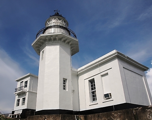 포토 JPG 해외이미지 구름 벽 창문 하늘 등대 사람없음 파란색 탑 수확 발코니 흰색 역사 대만 옛날 해외202008 해외포토 자연요소 건축물 아시아 컬러 농업 파일형식
