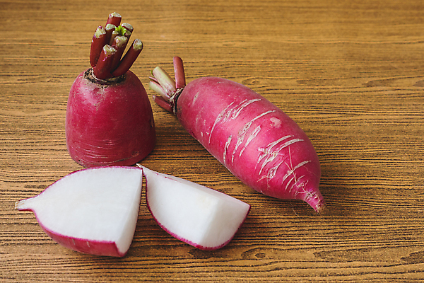 포토 JPG 해외이미지 식물 음식 분홍색 조각 백그라운드 농업 다이어트 채소 재료 자연 탁자 건강 사람없음 목재 빨간색 수확 흰색 신선 닫기 자르기 유기농 날것 슬라이스 뿌리 내추럴 숙성 채식주의자 총각무 해외202008 해외포토 나무 웰빙 산업 컬러 가구 모션 무 생태계 채식 파일형식