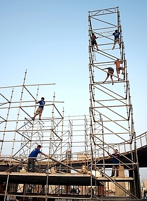 포토 JPG 해외이미지 디자인 남자 노동자 이벤트 사람없음 야외 탑 콘서트 무대 위험 대만 단상 철강 해외202008 해외포토 직업 건축물 아시아 컨셉 사람 공연 파일형식