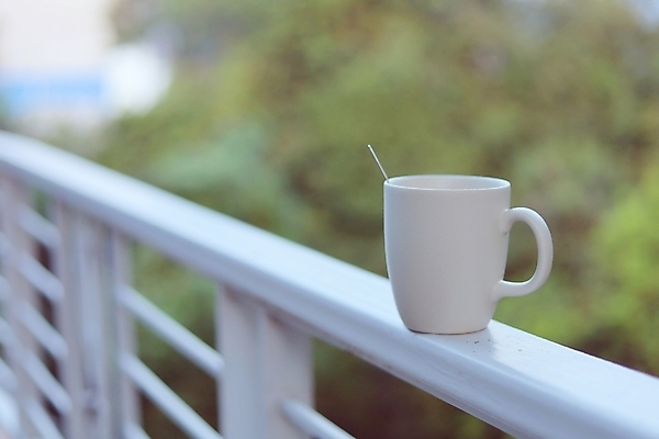 포토 JPG 해외이미지 나무 식물 라이프스타일 행복 커피 음료 음식 백그라운드 자연 유리 아침 휴식 건강 사람없음 야외 목재 컵 초록색 빛 햇빛 태양 갈색 우주 정원 숟가락 맑음 봄 카페 머그컵 흰색 신선 뜨거움 맛 아침식사 아로마 카푸치노 에스프레소 내추럴 단절 라떼 모카 블러 카페인 해외202008 해외포토 주간 자연요소 식기 계절 감정 컬러 컨셉 재료 재질 날씨 수저 생활 상점 식사 생태계 파일형식