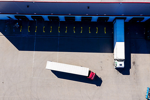 포토 JPG 해외이미지 산업 도로 육상교통 교통수단 여행 비즈니스 자동차 성공 미래 거리 창조 그림자 사람없음 야외 가로 경제 하이앵글 햇빛 세일 일본 성장 계획 연결 주차 아스팔트 창고 투자 일렬 물류 혁명 조감도 해외202008 해외포토 아시아 길 뷰포인트 교통 컨셉 교통시설 태양 파일형식