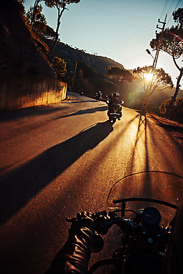 포토 JPG 해외이미지 도로 스포츠 여행 교통시설 모션 산 사람 사람없음 야외 여름 운동 태양 일출 맑음 자전거 일몰 봄 운전 자유 오토바이 가을 레이싱 고속도로 그룹 운전사 승차 숲 아스팔트 속도 산악지대 라이더 해외202008 해외포토 자연요소 직업 계절 길 교통 컨셉 날씨 건강 시합 노을 바이크 시설 파일형식