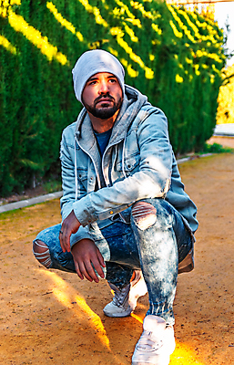 포토 JPG 해외이미지 백인 모델 라이프스타일 응시 옷 계절 공원 남자 행복 얼굴 스포츠 포즈 백그라운드 모션 자연 휴식 거리 건강 한명 사람 성인 야외 운동 유행 코트 가을 흰색 도시 스타일 해외202008 해외포토 서양인 1 시선 공공시설 감정 컬러 컨셉 생활 신체부위 외투 생태계 파일형식