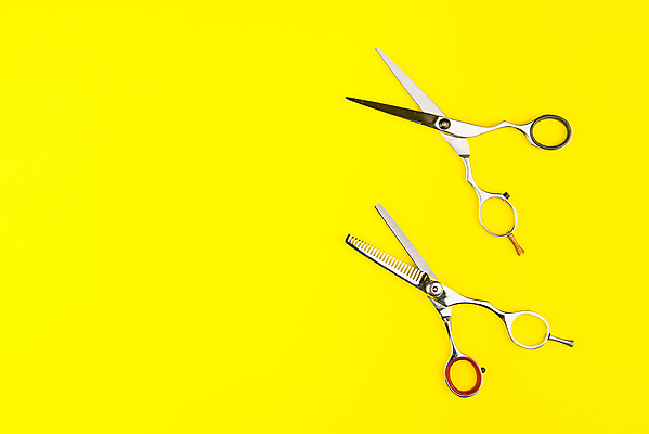 포토 JPG 해외이미지 직업 헤어스타일 디자인 여자 백그라운드 수염 기술 사람없음 빛 노란색 유행 상점 금속 장비 잡기 머리빗 우아함 은색 미용사 이발 자르기 오브젝트 날카로움 손질 몸단장 고립 돌봄 스타일리스트 이발사 철강 커터 스타일 해외202008 해외포토 컬러 컨셉 모션 재질 사람 미용용품 파일형식