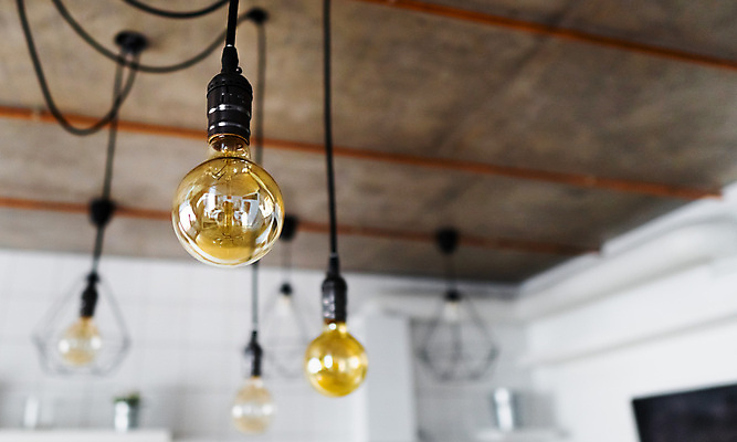 포토 JPG 해외이미지 디자인 백그라운드 전구 유리 조명 매달리기 사람없음 내부 장식 경제 빛 유행 힘 에너지 수확 골동품 램프 황금 클래식 고급 복고 형광등 빛망울 광 옛날 해외202008 해외포토 컨셉 농업 모션 재질 전등 파일형식