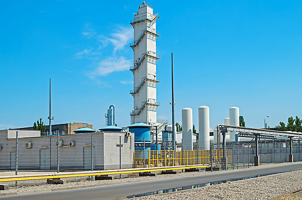 포토 JPG 해외이미지 식물 산업 도로 공장 하늘 사람없음 야외 파란색 울타리 문 계단 탑 금속 회색 행운 보호 철 탱크 영토 튜브 압력 철강 파이프라인 해외202008 해외포토 건축물 길 컬러 컨셉 공업 교통시설 재질 담장 파이프_관 파일형식