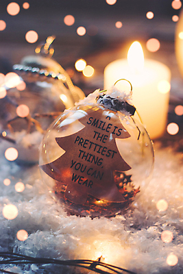 포토 JPG 해외이미지 나무 배너 계절 행복 백그라운드 크리스마스 겨울 공 유리 휴가 새로움 선물 사람없음 장식 빛 반짝임 파티 우주 축제 장식볼 흰색 축하 인사 신용카드 눈송이 황금 연도 심볼 보케 속담 노엘 해외202008 해외포토 식물 문자 기념일 감정 컬러 컨셉 모션 재질 눈_날씨 이벤트 금융 예절 파일형식