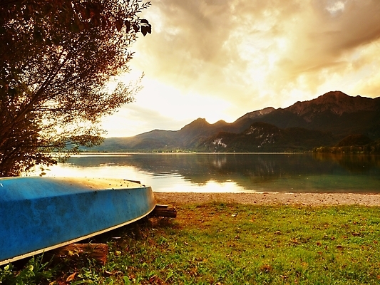 포토 JPG 해외이미지 구름 계절 호수 여행 자연 하늘 낚시 날씨 휴가 산 항해 풍경 사람없음 물 여름 빛 강 태양 평화 침묵 봄 탐험 안개 가을 연못 만 그물 보트 오스트리아 버리기 스위스 즐거움 웅장함 해외202008 해외포토 자연요소 감정 유럽 컨셉 배_교통 모션 레저 소리 생태계 파일형식