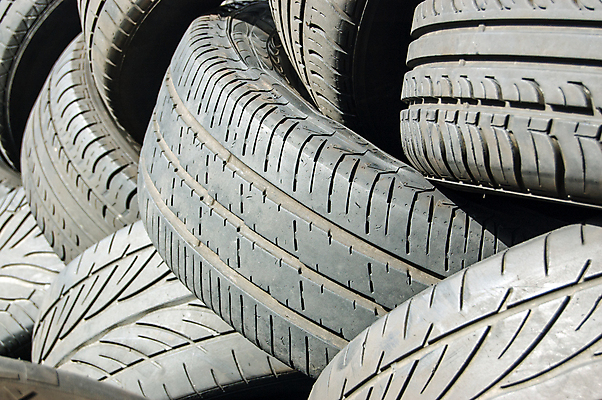 포토 JPG 해외이미지 벽 백그라운드 교통시설 벽지 사람없음 야외 가로 쌓기 검은색 쓰레기 폐기물 질감 타이어 고무 낭비 옛날 중고 해외202008 해외포토 컬러 교통 컨셉 모션 시설 파일형식