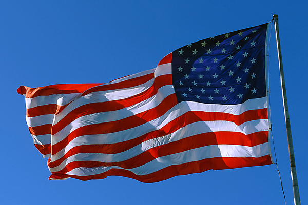 포토 JPG 해외이미지 하늘 사람없음 파란색 일출 맑음 미국 힘 깃발 성조기 국기 군용 깃대 독립기념일 화창 해외202008 해외포토 기념일 컬러 북아메리카 날씨 군대 노을 독립 파일형식