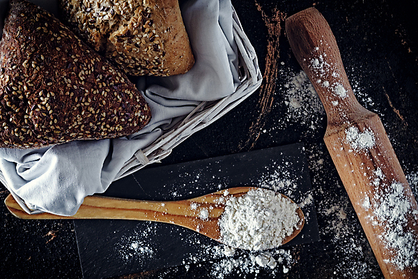 포토 JPG 해외이미지 전통 음식 빵 백그라운드 탁자 건강 사람없음 목재 갈색 검은색 식사 어둠 빵집 껍질 흰색 시골 신선 아침식사 상품 낟알 밀 유기농 밀가루 덩어리 내추럴 프랑스어 고립 핸드메이드 호밀 맛있는 해외202008 해외포토 나무 문자 웰빙 컬러 가구 재료 곡류 상점 가루 파일형식