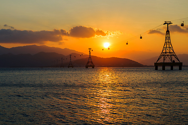 포토 JPG 해외이미지 공원 도로 밧줄 섬 자동차 하늘 풍경 물 컬러풀 탑 일몰 새벽 만 해외202008 해외포토 자연요소 건축물 공공시설 길 줄 육상교통 컬러 교통시설 노을 파일형식