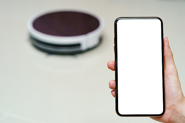 포토 JPG 해외이미지 직업 손 컨셉 가사 거실 통신 가정 휴식 바닥 주택 실내 사람없음 일상 스마트폰 디지털 스크린 공백 장비 연결 무선전화기 스마트 로봇 서비스 전자 먼지 시스템 질서 청소부 경영 위생관리 자동 제어 지능 해외202008 해외포토 비즈니스 관리 내부 건물 라이프 신체부위 핸드폰 스마트기기 예절 전화기 파일형식