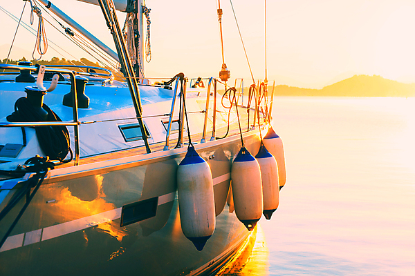 포토 JPG 해외이미지 1 라이프스타일 스포츠 바다 여행 요트 교통시설 자연 휴가 불꽃 휴식 항해 취미 사람없음 야외 물 햇빛 태양 일출 일몰 최고 보트 갑판 함선 선원 내추럴 수평선 해외202008 해외포토 자연요소 교통 컨셉 배_교통 불 생활 노을 시설 생태계 파일형식