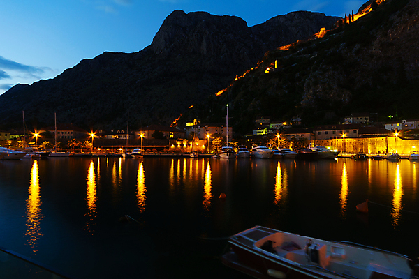 포토 JPG 해외이미지 벽 야간 타운 옛날 해외202008 해외포토 자연요소 도시 파일형식