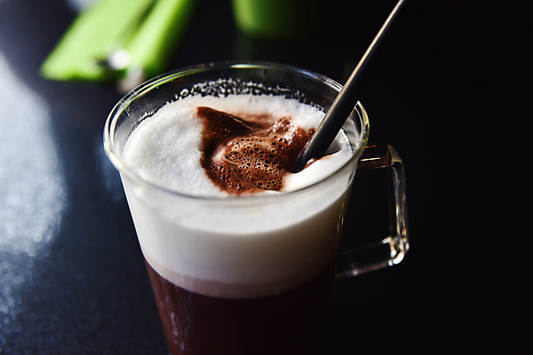 포토 JPG 해외이미지 커피 음료 음식 백그라운드 유리 아침 콩 씨앗 사람없음 컵 갈색 초콜릿 검은색 어둠 이탈리아 거품 카페 우유 머그컵 흰색 얼룩 뜨거움 시장 맛 아침식사 낟알 가루 굽기 크림 아로마 카푸치노 에스프레소 코코아 내추럴 단절 라떼 모카 카페인 해외202008 해외포토 주간 식물 식기 유럽 컬러 컨셉 재질 디저트 유제품 곡류 상점 식사 구이 파일형식