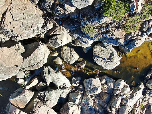 포토 JPG 해외이미지 나무 길 밭 가족 자국 자연 하늘 산 건조 사람 풍경 사람없음 초록색 물 컬러풀 노란색 평화 골짜기 계곡 수영 미국 고요 산책 폭포 하이킹 사막 흐름 가을 전원 시골 개울 땅 언덕 그림 캘리포니아 생태학 해외202008 해외포토 자연요소 식물 계절 교육 컬러 컨셉 북아메리카 농업 관계 레저 휴식 강 수상스포츠 전기에너지 생태계 파일형식