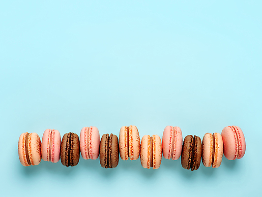 포토 JPG 해외이미지 디저트 사람없음 파란배경 마카롱 국경 맛있는 해외202008 해외포토 음식 백그라운드 파란색 파일형식