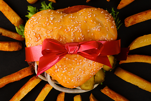 포토 JPG 해외이미지 모양 리본 음식 백그라운드 컨셉 토마토 채소 치즈 패스트푸드 샌드위치 발렌타인데이 육류 선물 사랑 사람없음 빨간색 빛 태양 검은색 식사 낭만 소고기 튀김 감자튀김 햄버거 하트 클래식 그릴 상추 바비큐 먹기 심볼 속도 활 깨 프랑스어 점심식사 번 치즈버거 핸드메이드 맛있는 해외202008 해외포토 자연요소 문자 감정 빵 컬러 식재료 모션 데이이벤트 주방용품 유제품 감자 조미료 인스턴트 파일형식