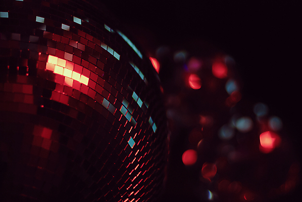 포토 JPG 해외이미지 디자인 음악 백그라운드 공 추상 기념 미술 사람없음 장식 빨간색 파란색 빛 반사 파티 보라색 검은색 축제 어둠 거울 무대 춤 점 야간 소프트포커스 클럽 복고 디스코 보케 유흥 해외202008 해외포토 자연요소 컬러 무늬 문화예술 촬영기법 이벤트 파일형식