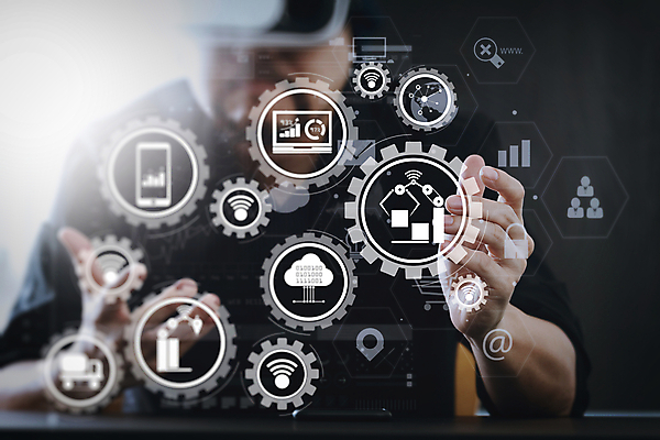 포토 JPG 해외이미지 아이콘 손 산업 백그라운드 컨셉 인터넷 비즈니스 통신 공장 미래 사람 사람없음 그래픽 파란색 학습 디지털 스크린 자료 기계 정보 잡기 비즈니스맨 네트워크 제조 무선전화기 스마트 로봇 흔들림 시스템 팔 방법 소프트웨어 인공 자동화 지능 현실 해외202008 AI_인공지능 해외포토 교육 남자 컬러 공업 모션 신체부위 직장인 전화기 파일형식