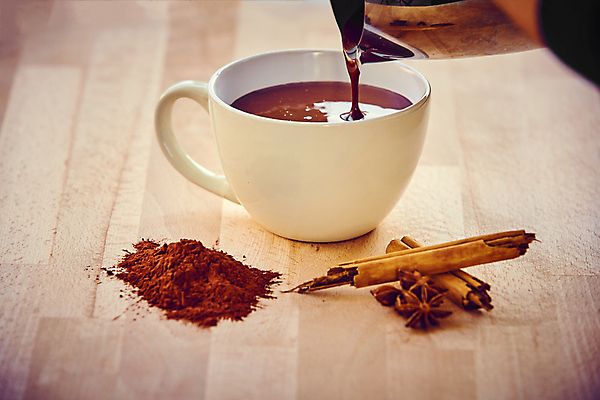 포토 JPG 해외이미지 커피 음료 음식 백그라운드 겨울 탁자 휴가 휴식 콩 따뜻함 사람없음 목재 컵 갈색 초콜릿 검은색 카페 머그컵 견과류 수확 가을 흰색 시골 뜨거움 막대기 달콤 아침식사 가루 아로마 카푸치노 코코아 시나몬 해외202008 해외포토 나무 식기 계절 컬러 가구 컨셉 농업 재료 디저트 곡류 상점 식사 맛 파일형식