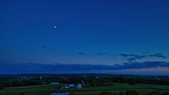 포토 JPG 해외이미지 나무 구름 계절 백그라운드 밭 농업 자연 하늘 아침 주택 안테나 옥수수 풍경 초원 사람없음 야외 건물 초록색 여름 파란색 농작물 햇빛 태양 농장 농경지 일출 황혼 일몰 새벽 수확 시골 낟알 땅 밀 장면 외양간 드론 밭일 수평선 해외202008 해외포토 주간 자연요소 식물 건축물 산업 컬러 통신 곡류 노을 생태계 파일형식