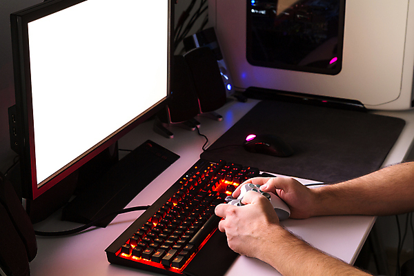 포토 JPG 해외이미지 직업 손 인터넷 놀이 주택 기술 사람없음 빨간색 빛 컴퓨터 스크린 모니터 어둠 공연 게임 키보드 쥐 위험 열정 온라인 기어 동영상 중독 찬성 위로 관리자 플레이어 하드웨어 해외202008 해외포토 감정 컬러 컨셉 이벤트 건물 신체부위 전자제품 설치류 파일형식